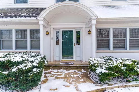 Exterior - 405 Voltz Rd, Northbrook, IL 60062 photo 3 of 10