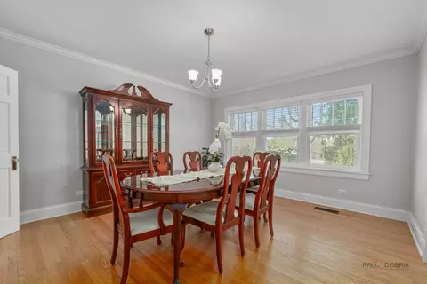 Dining - 405 Voltz Rd, Northbrook, IL 60062 photo 2 of 3