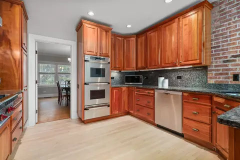 Kitchen - 405 Voltz Rd, Northbrook, IL 60062 photo 2 of 4