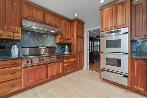 Kitchen - 405 Voltz Rd, Northbrook, IL 60062 photo 4 of 4