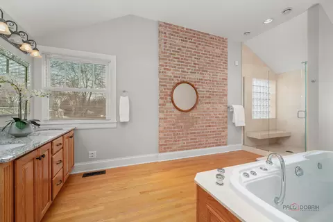 Bath - 405 Voltz Rd, Northbrook, IL 60062 photo 2 of 5