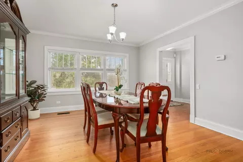 Dining - 405 Voltz Rd, Northbrook, IL 60062 photo 1 of 3