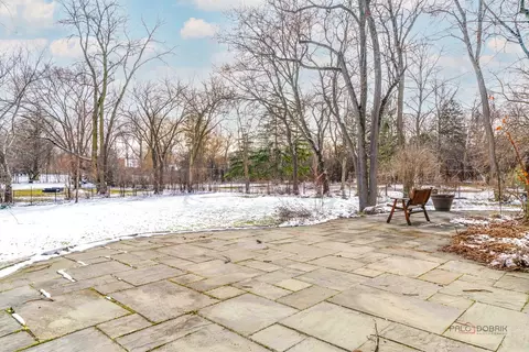 Exterior - 405 Voltz Rd, Northbrook, IL 60062 photo 7 of 10