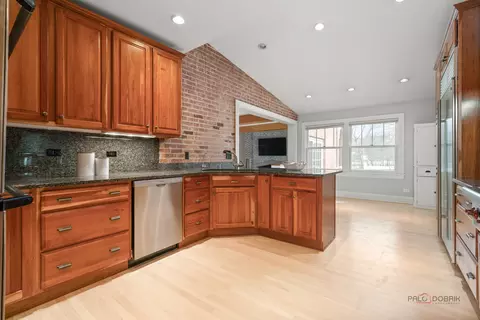 Kitchen - 405 Voltz Rd, Northbrook, IL 60062 photo 3 of 4