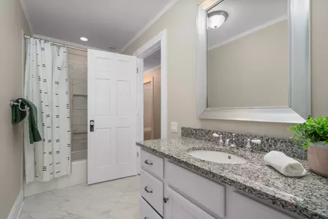 Bath - 405 Voltz Rd, Northbrook, IL 60062 photo 5 of 5