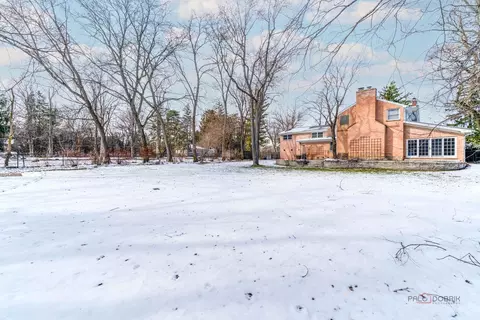 Exterior - 405 Voltz Rd, Northbrook, IL 60062 photo 9 of 10