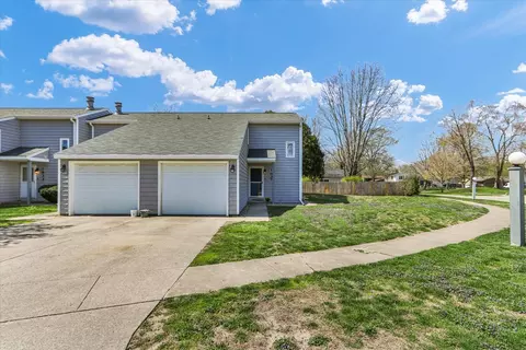 1937 Blackthorn Dr #1937, Champaign, IL 61821