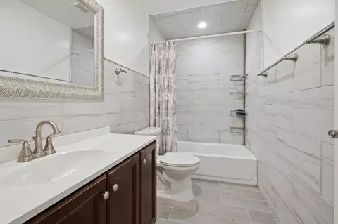 Bath - 437 Maple Dr, Wheeling, IL 60090 photo 1 of 3