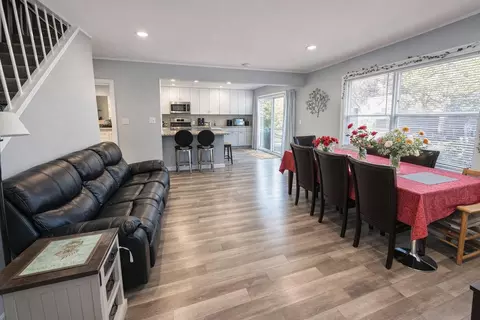 Dining - 437 Maple Dr, Wheeling, IL 60090 photo 1 of 1
