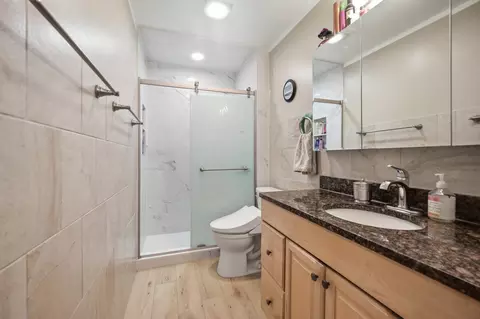 Bath - 437 Maple Dr, Wheeling, IL 60090 photo 2 of 3