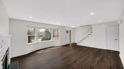 Living - 17525 Maple Ave, Lansing, IL 60438 photo 3 of 8