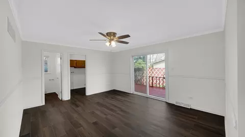 Living - 17525 Maple Ave, Lansing, IL 60438 photo 6 of 8
