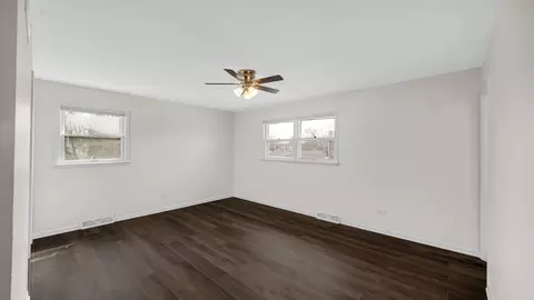 Bedroom - 17525 Maple Ave, Lansing, IL 60438 photo 6 of 6
