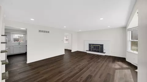Living - 17525 Maple Ave, Lansing, IL 60438 photo 5 of 8