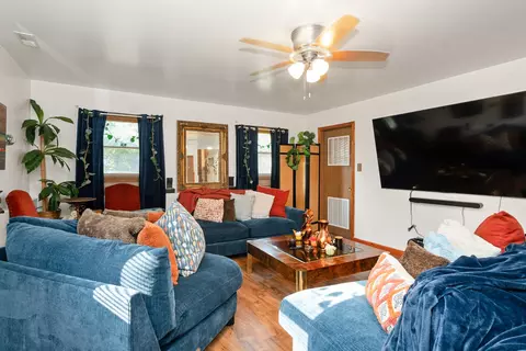 Living - 928 E 153rd St, Phoenix, IL 60426 photo 5 of 7