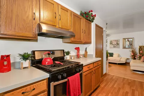 Kitchen - 928 E 153rd St, Phoenix, IL 60426 photo 3 of 4