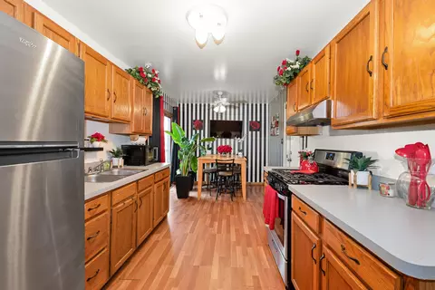 Kitchen - 928 E 153rd St, Phoenix, IL 60426 photo 1 of 4