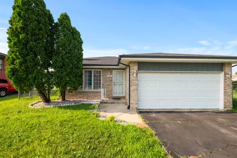 Exterior - 928 E 153rd St, Phoenix, IL 60426 photo 2 of 4