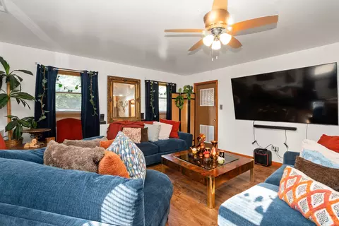 Living - 928 E 153rd St, Phoenix, IL 60426 photo 6 of 7