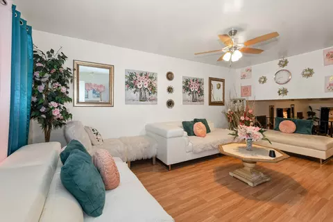 Living - 928 E 153rd St, Phoenix, IL 60426 photo 3 of 7
