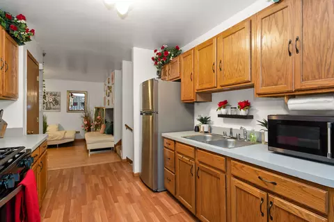 Kitchen - 928 E 153rd St, Phoenix, IL 60426 photo 4 of 4