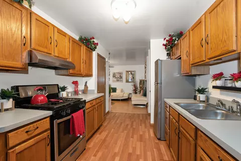 Kitchen - 928 E 153rd St, Phoenix, IL 60426 photo 2 of 4
