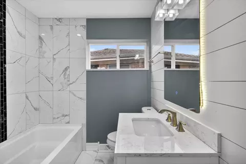 Bath - 11038 S Eberhart Ave, Chicago, IL 60628 photo 1 of 4