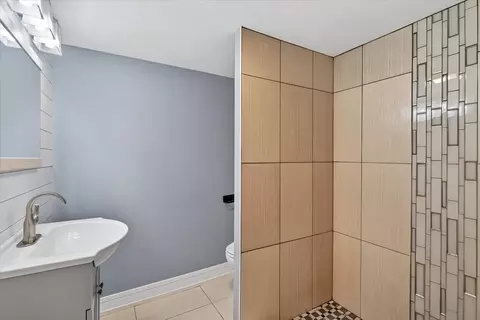 Bath - 11038 S Eberhart Ave, Chicago, IL 60628 photo 3 of 4