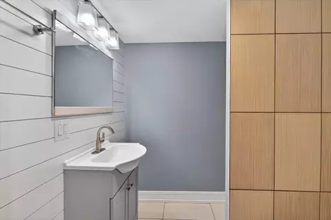 Bath - 11038 S Eberhart Ave, Chicago, IL 60628 photo 4 of 4