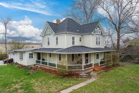 Exterior - 107 E Gridley Rd, Gridley, IL 61744 photo 2 of 7