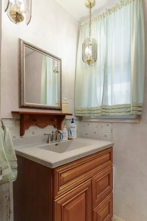 Bath - 107 E Gridley Rd, Gridley, IL 61744 photo 1 of 2