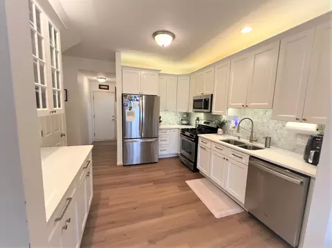 Kitchen - 852 Beech Dr, Elgin, IL 60120 photo 1 of 1
