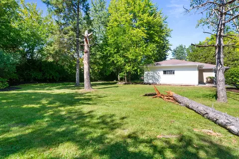 88 N Airlite St, Elgin, IL 60123 photo 2