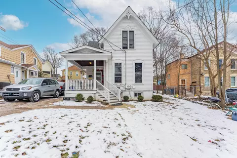 131 N Gifford St, Elgin, IL 60120