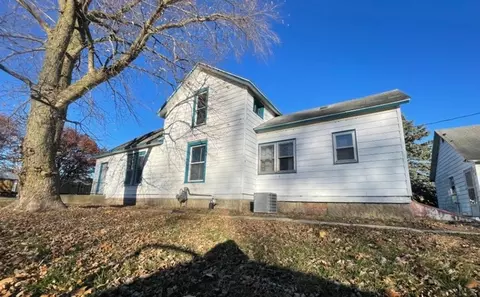 801 Main Street St, Crescent City, IL 60928