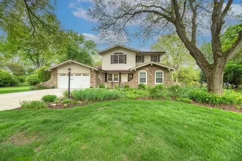 10 S607 Glenn Dr, Burr Ridge, IL 60527