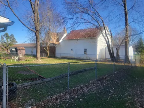 Exterior - 1404 17th Ave, Viola, IL 61486 photo 6 of 6