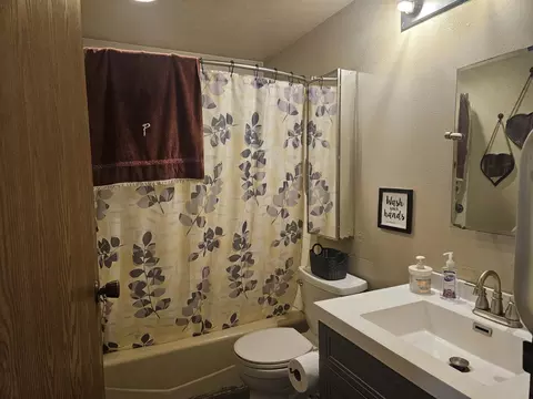 Bath - 1404 17th Ave, Viola, IL 61486 photo 1 of 2