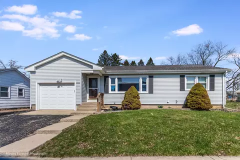284 Washington Ave, Hampshire, IL 60140