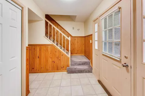 Entry Way - 1021 Warwick Cir S, Hoffman Estates, IL 60169 photo 2 of 2