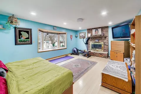 Bedroom - 1021 Warwick Cir S, Hoffman Estates, IL 60169 photo 1 of 11