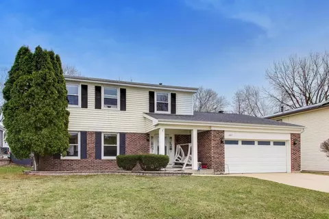 Exterior - 1021 Warwick Cir S, Hoffman Estates, IL 60169 photo 2 of 10