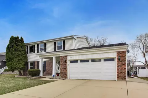 Exterior - 1021 Warwick Cir S, Hoffman Estates, IL 60169 photo 3 of 10