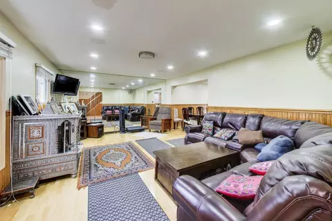 Living - 1021 Warwick Cir S, Hoffman Estates, IL 60169 photo 3 of 3