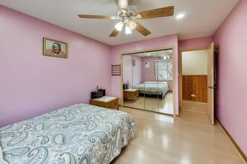 Bedroom - 1021 Warwick Cir S, Hoffman Estates, IL 60169 photo 9 of 11