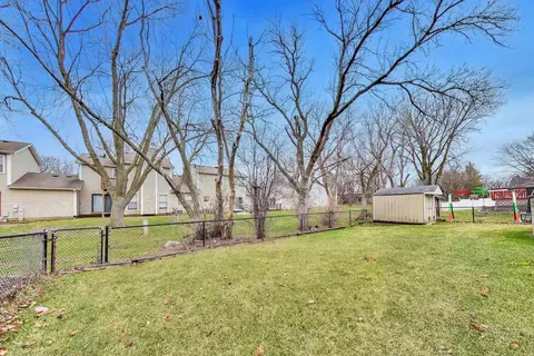 Exterior - 1021 Warwick Cir S, Hoffman Estates, IL 60169 photo 10 of 10