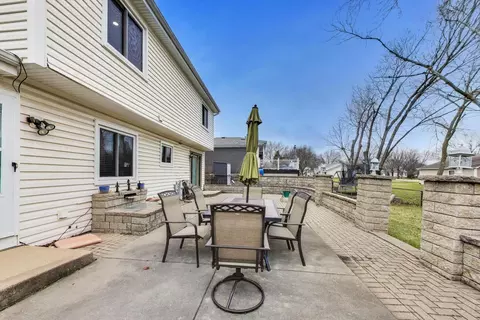 Other - 1021 Warwick Cir S, Hoffman Estates, IL 60169 photo 11 of 12