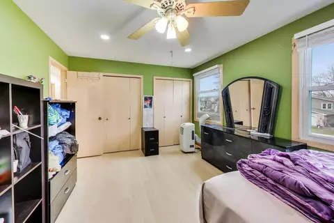 Bedroom - 1021 Warwick Cir S, Hoffman Estates, IL 60169 photo 11 of 11