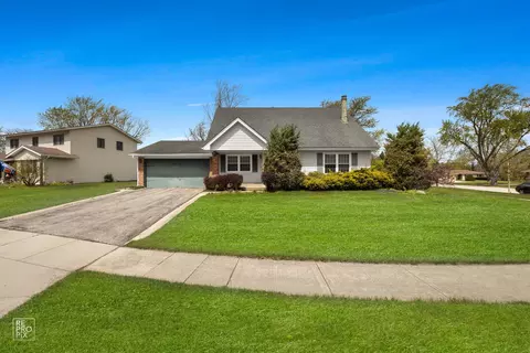 54 Smethwick Ln, Elk Grove Village, IL 60007