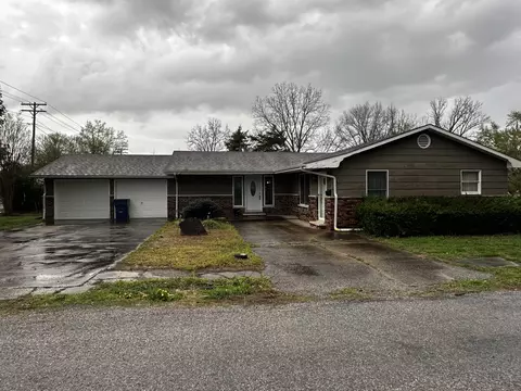 1303 E 4th St, West Frankfort, IL 62896